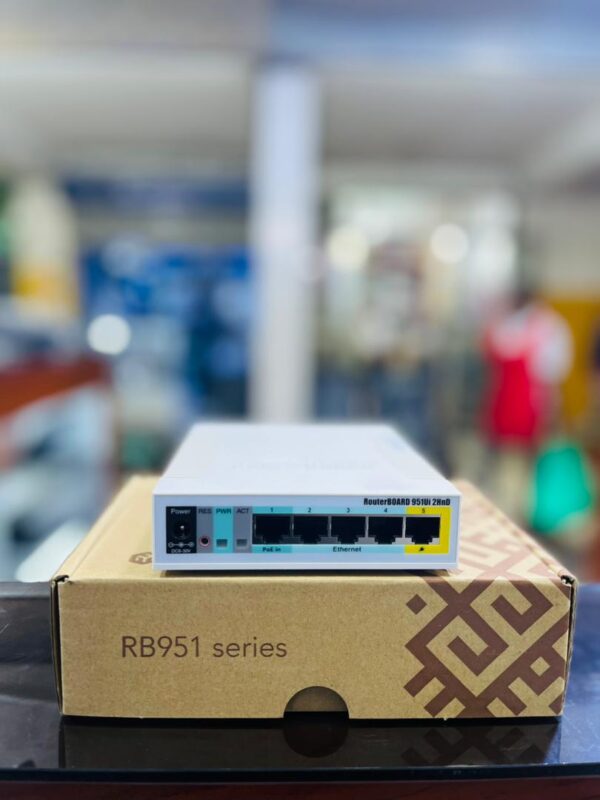 MikroTik RB951Ui-2HnD Wireless SOHO Router